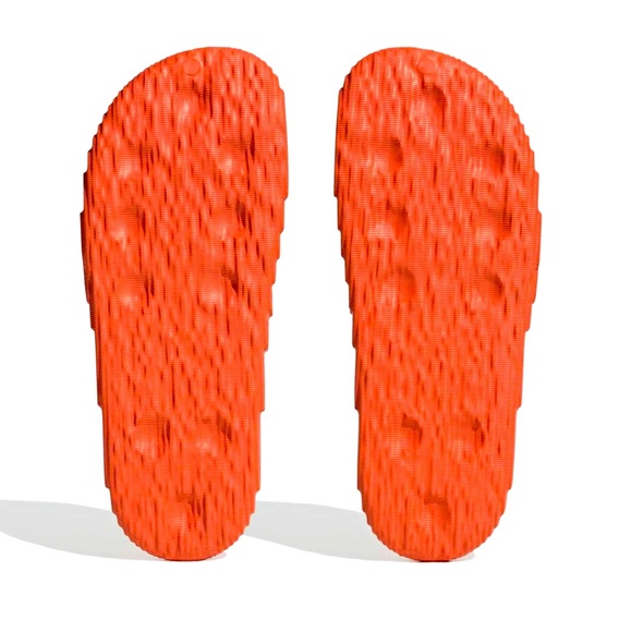 Adidas Adilette 22 red slides size 8 - Picture 3 of 4